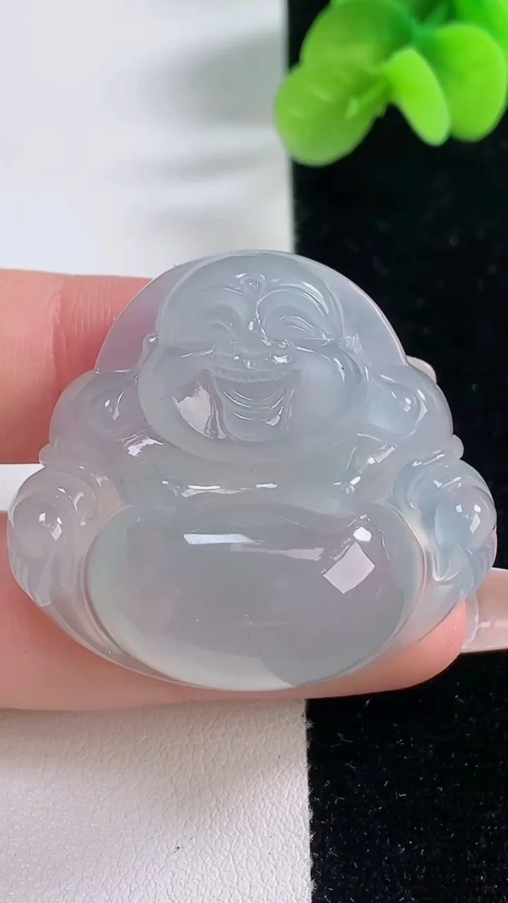 天然A货翡翠种白冰佛公吊坠，尺寸35-38.6-10.5，重量:20.68g
12月20日