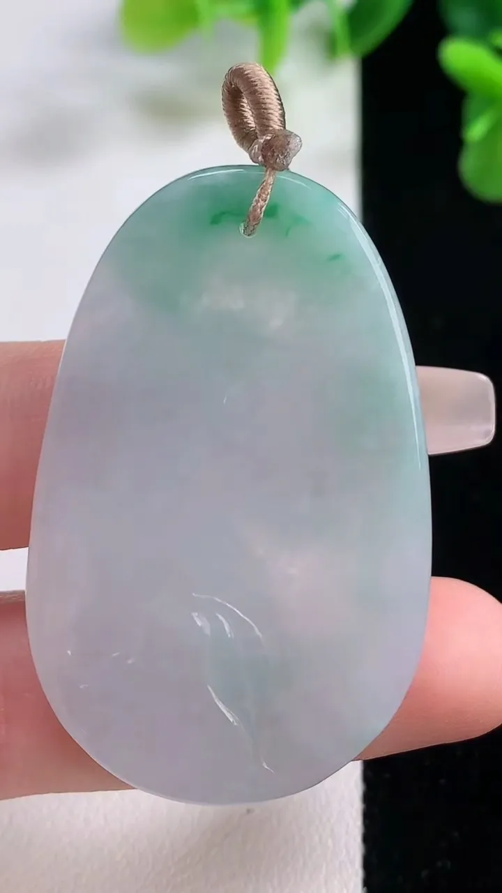 天然A货翡翠生肖虎吊坠，尺寸47.2-29.6-5.3，重量:15.95g
12月20日