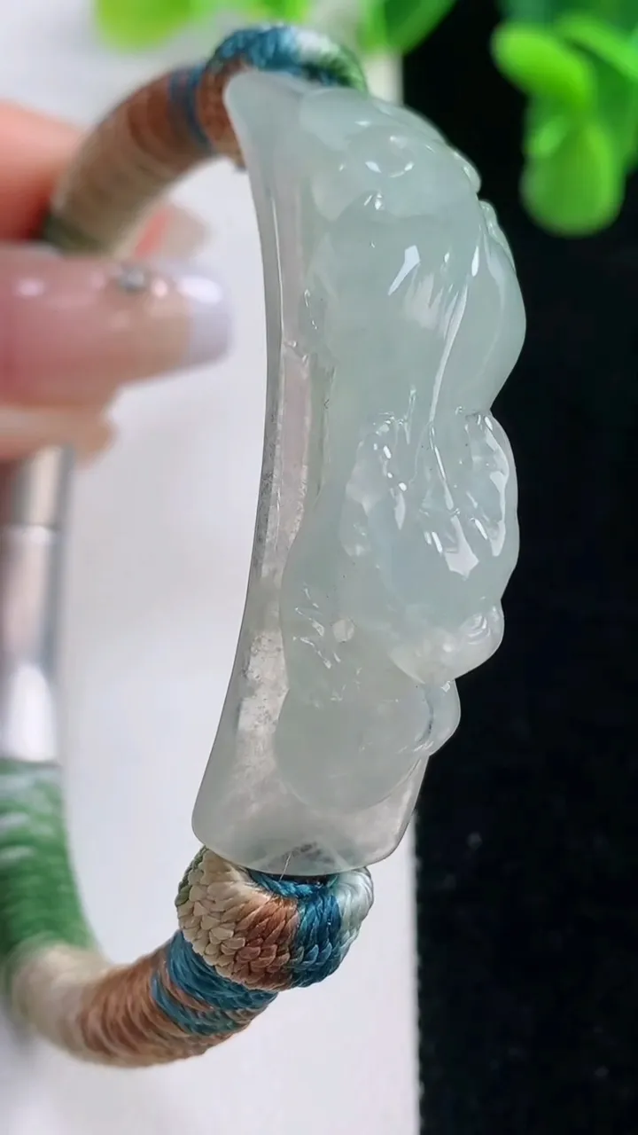 天然A货翡翠貔貅手绳，尺寸45-12.7-11.5，重量:22.79g
12月20日