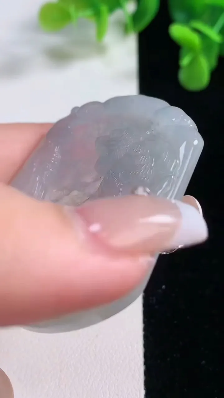 天然A货翡翠生肖虎吊坠，尺寸49.7-42-4.6，重量:20.30g
12月20日