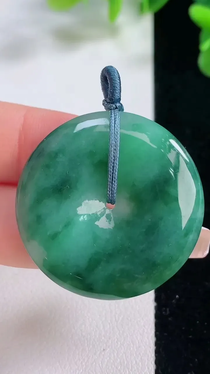 天然A货翡翠平安扣吊坠，尺寸34-5.2，重量:12.71g
12月20日