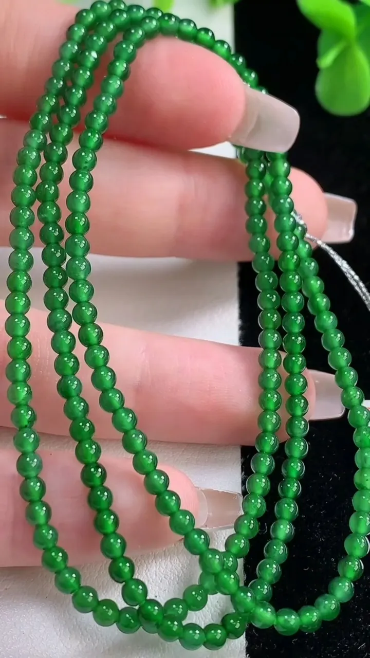 天然A货翡翠小米珠项链，尺寸2.9-199颗，重量:9.55g12月20日
工厂直销收藏佳品,种好水足，色泽均匀，有种有色，上手高大气！