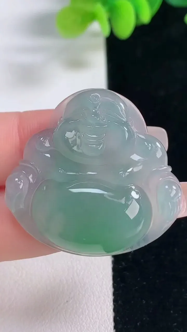 天然A货翡翠佛公镶嵌件，尺寸33.4-35.5-6.4，重量:12.08g
12月20日