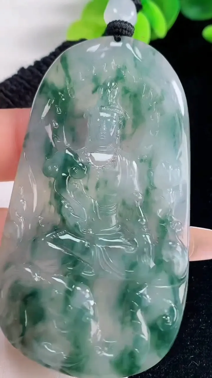 天然A货翡翠种飘花普贤菩萨吊坠，尺寸70.2-37.5-5.6，重量:39.49g
12月20日