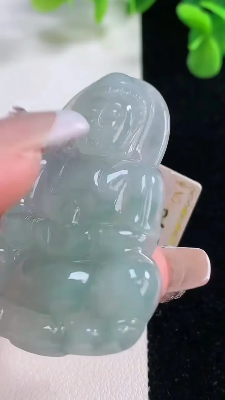 天然A货翡翠观音菩萨吊坠，尺寸53.6-36.8-5.3，重量:18.04g
12月20日