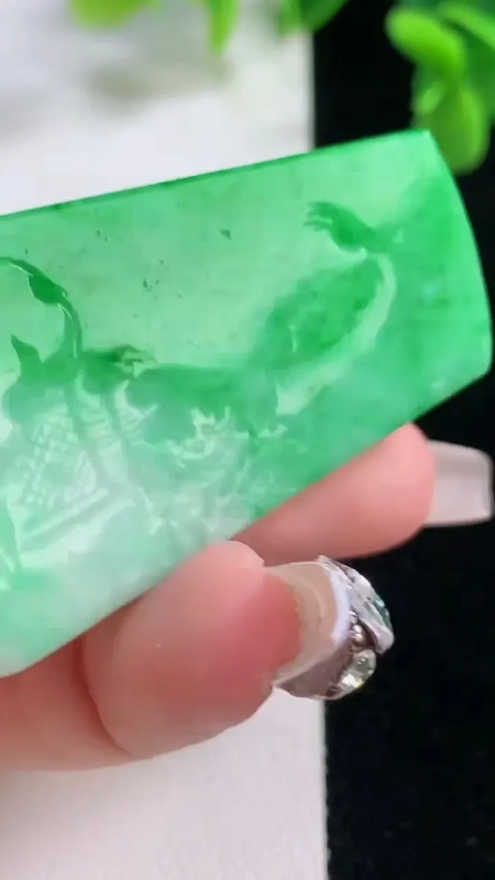 天然A货翡翠山水牌吊坠，尺寸50-30-5，重量:19.14g
12月20日