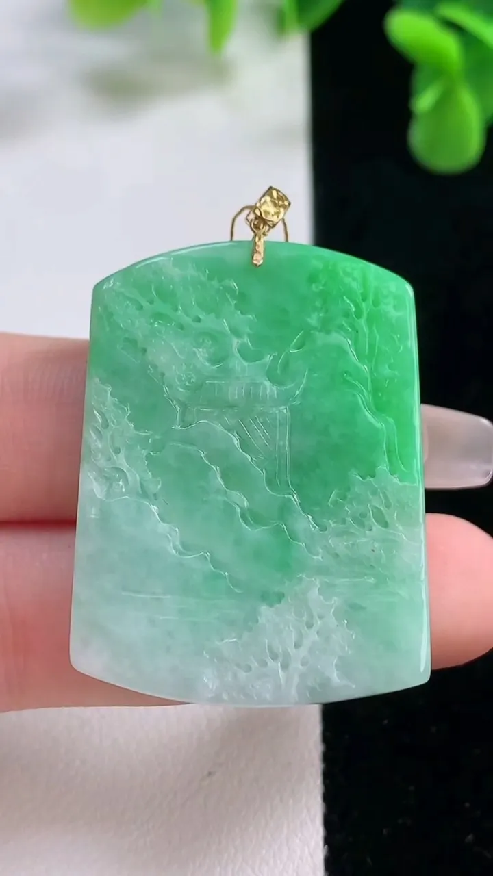天然A货翡翠山水牌吊坠，尺寸37.3-28-7.4，重量:15.36g
12月20日