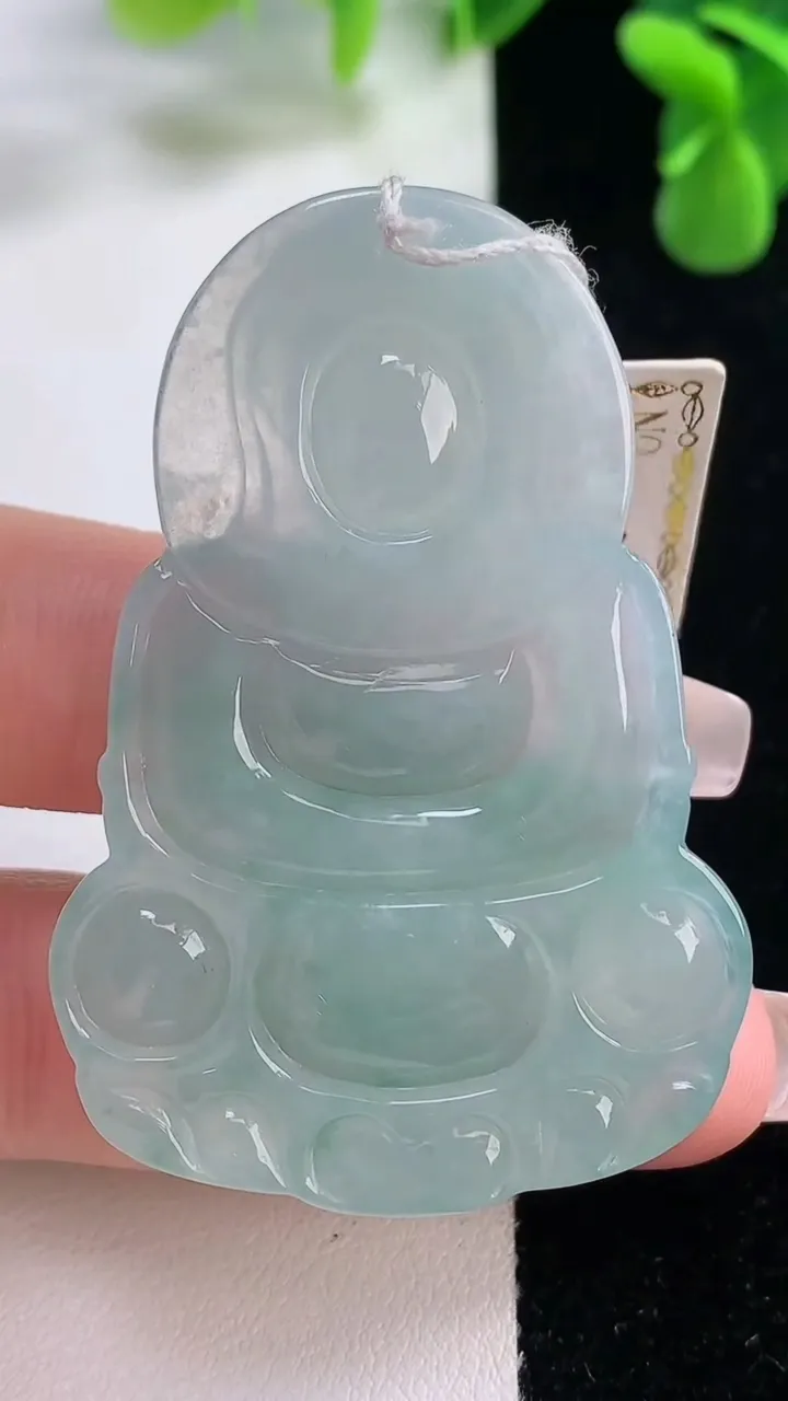 天然A货翡翠观音菩萨吊坠，尺寸53.6-36.8-5.3，重量:18.04g
12月20日