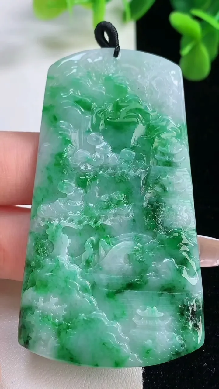 天然A货翡翠山水牌吊坠，尺寸67.7-37.6-3.9，重量:27.30g
12月20日
