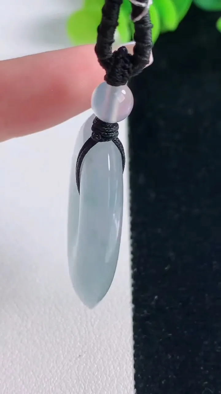 天然A货翡翠种飘花平安扣吊坠，尺寸33-6，重量:16.86g
12月20日