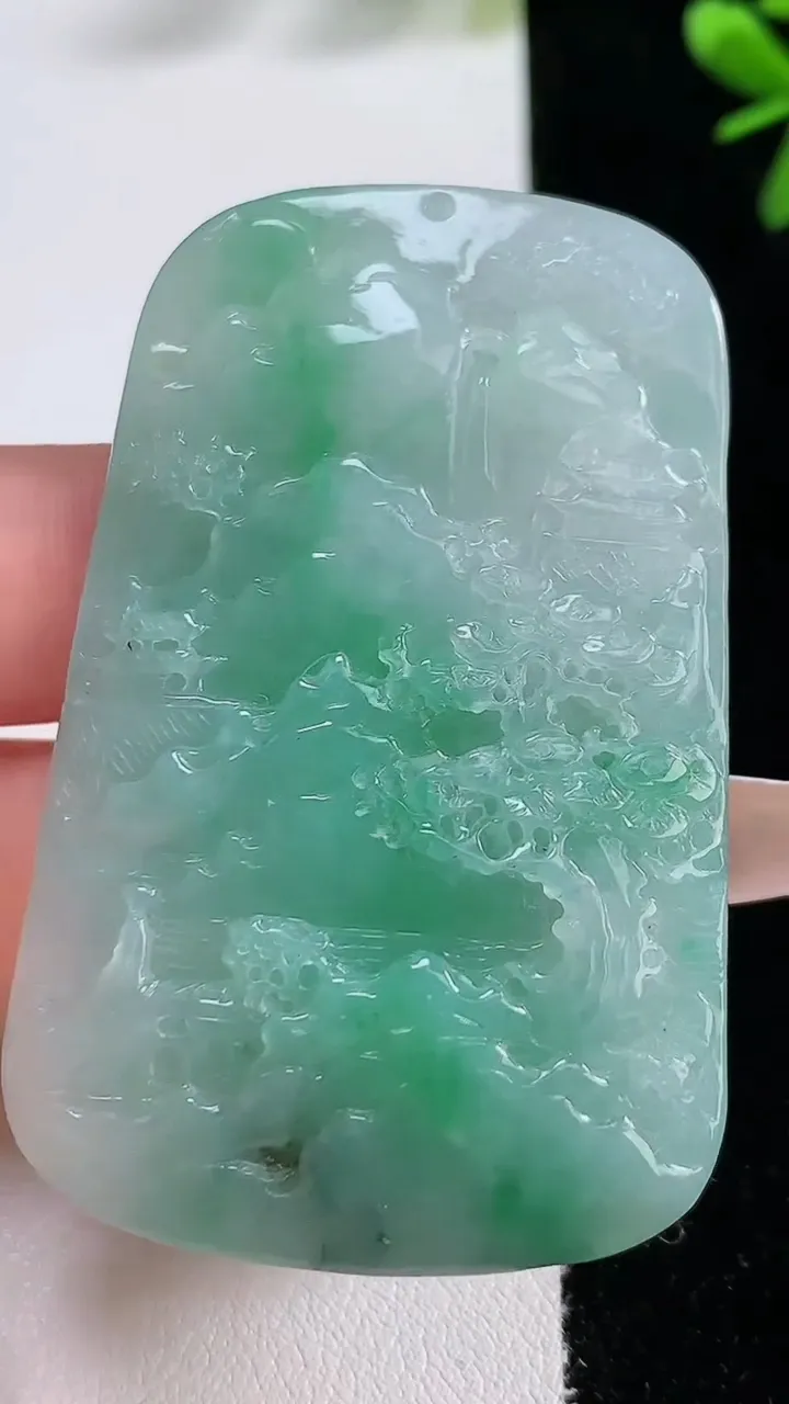 天然A货翡翠山水牌吊坠，尺寸58-37-7.5，重:38.18g
12月20日