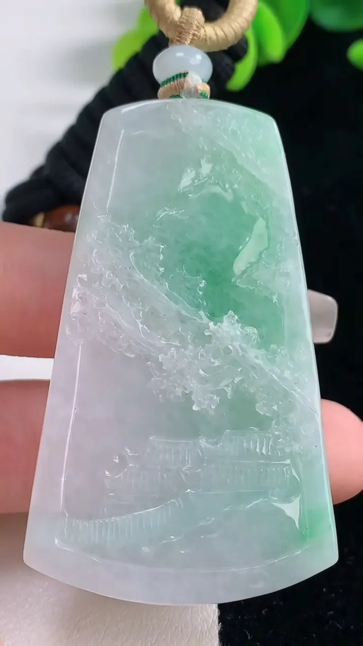 天然A货翡翠山水牌吊坠，尺寸57.7-35.4-9.2，重量:43.51g
12月20日