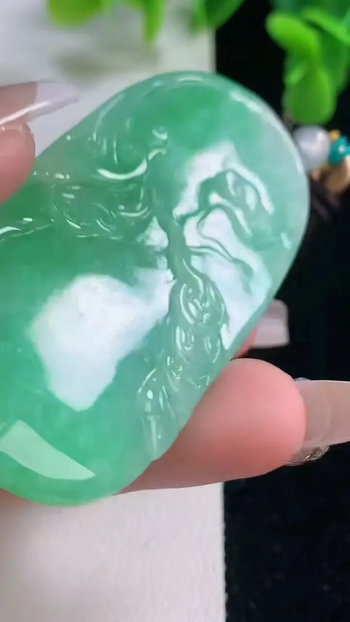 天然A货翡翠貔貅吊坠，尺寸67-35.5-8.8，重量:42.74g
12月20日