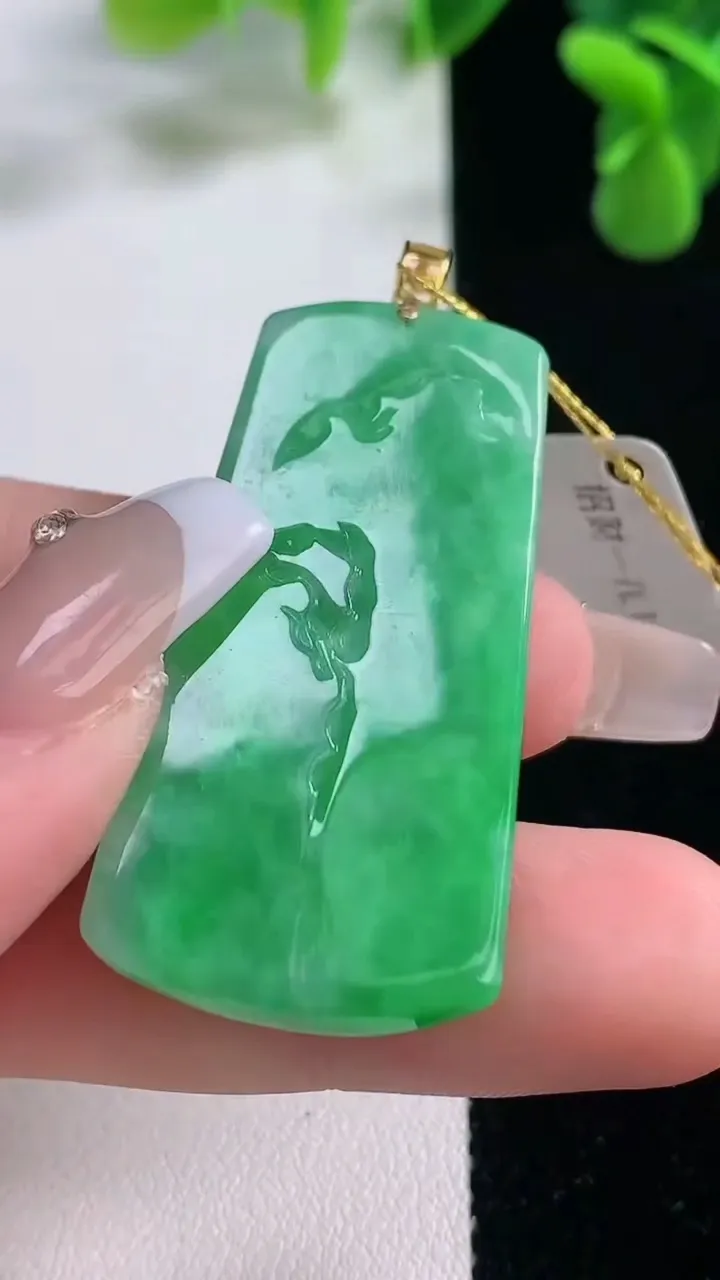 天然A货翡翠山水牌吊坠，尺寸42.6-21.3-5.3，重量:13.05g
12月20日