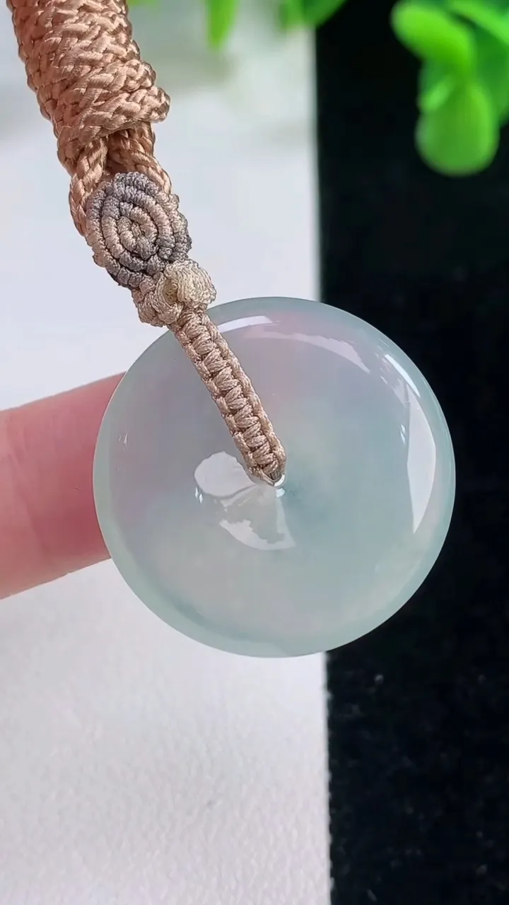 天然A货翡翠平安扣吊坠，尺寸25.4-5，重量:8.84g
12月20日