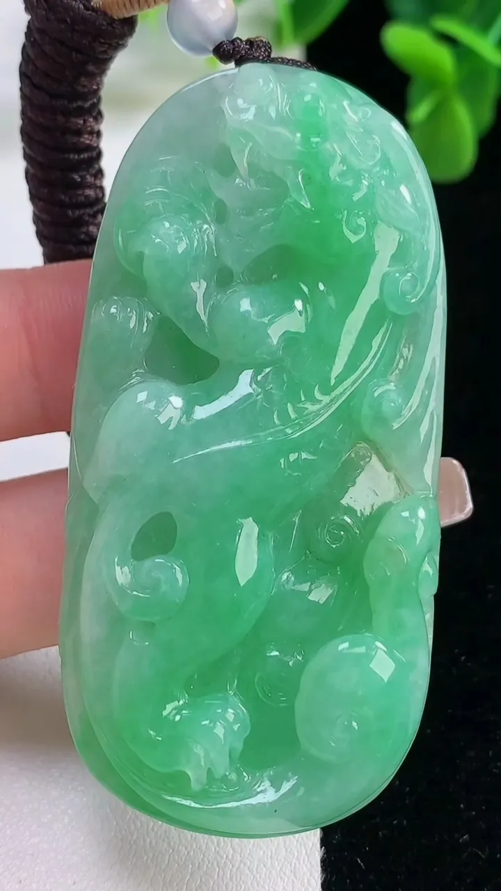 天然A货翡翠貔貅吊坠，尺寸67-35.5-8.8，重量:42.74g
12月20日