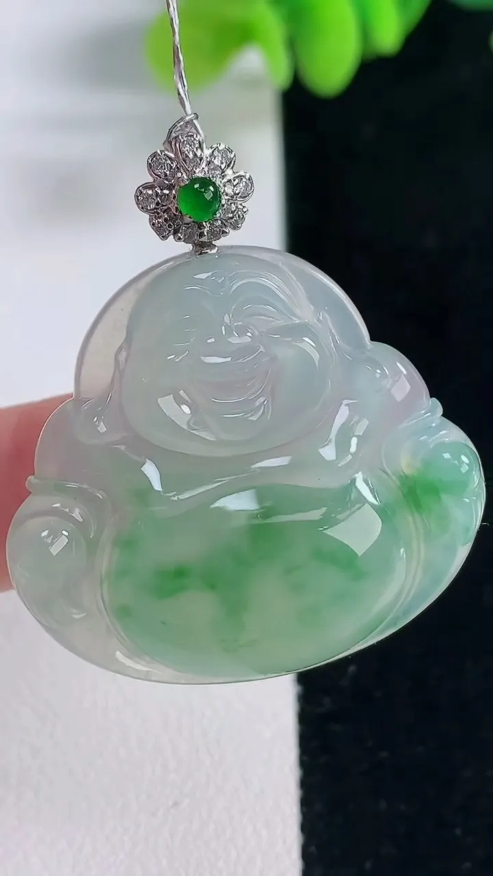 天然A货翡翠佛公吊坠，尺寸31-34-6.3，重量:10.40g
12月20日