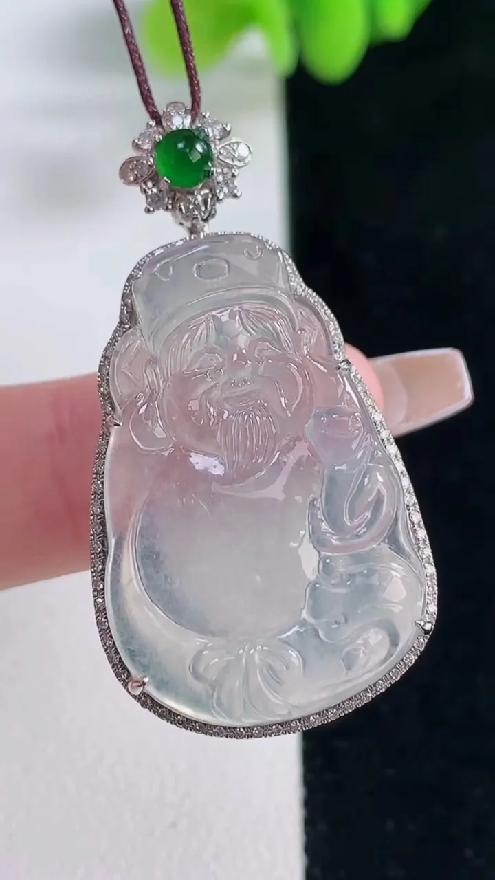 天然A货翡翠种白冰财神爷吊坠，尺寸40-21.6-7.2，裸石29.6-20重量:6.88g
12月20日