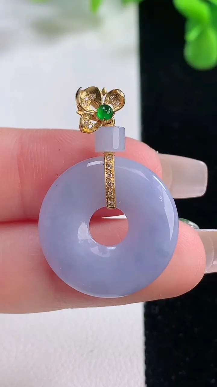 天然A货翡翠18K金紫罗兰平安环吊坠，尺寸21.6-2.9，重量:3.86g
12月20日