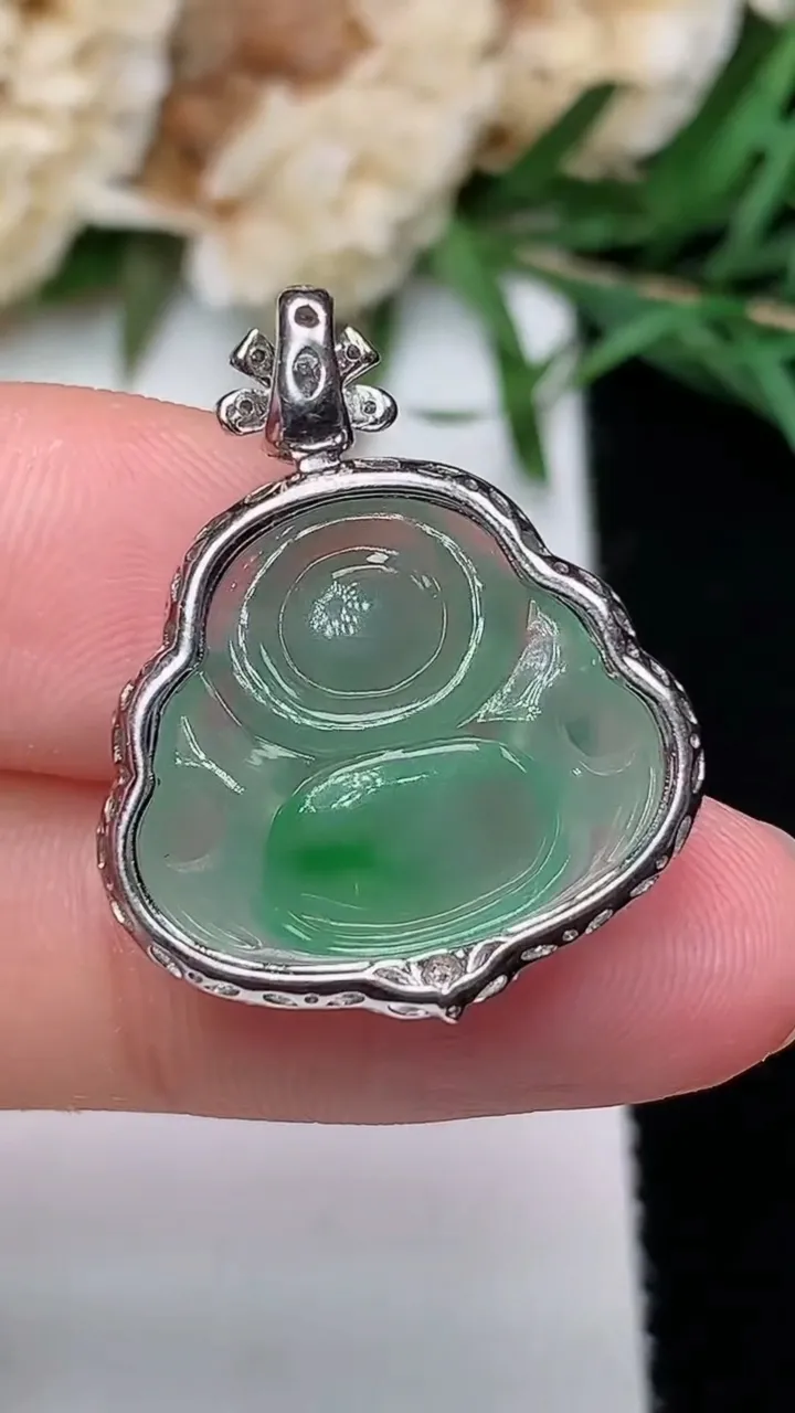 天然A货翡翠佛公吊坠，尺寸24.9-20.3-6.3
12月20日