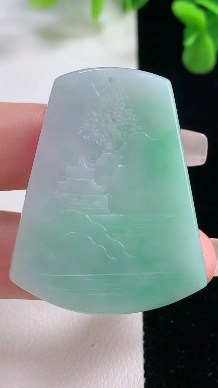 天然A货翡翠山水牌吊坠，尺寸42.6-32.8-6，重量:18.96g
12月20日