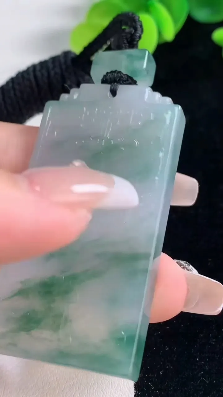 天然A货翡翠种飘花仿古无事牌吊坠，尺寸56-29.2-5.6，重量:35.47g
12月20日