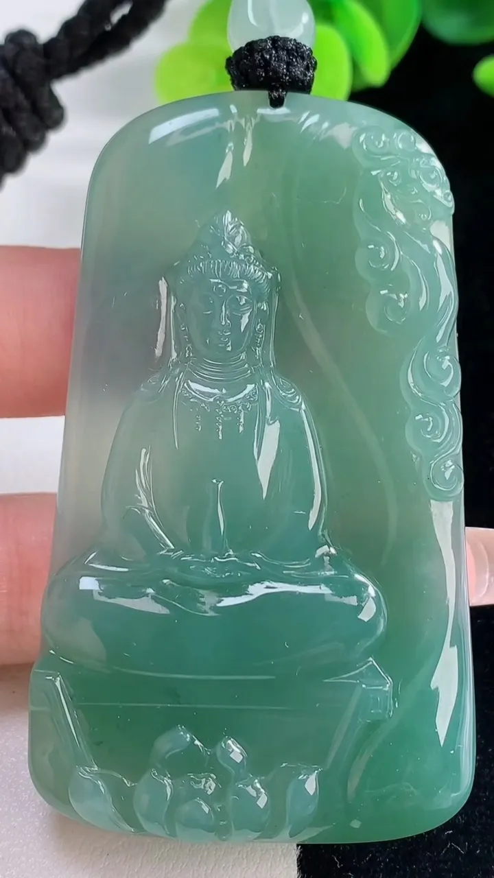 天然A货翡翠观音菩萨吊坠，尺寸67.2-39-5.8，重量:41.94g
12月20日