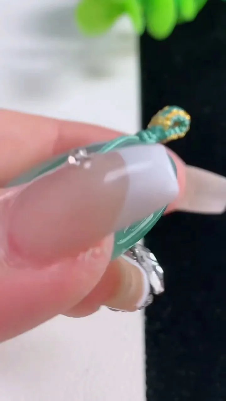 天然A货翡翠种飘花平安扣吊坠，尺寸33-6.2，重量:15.74g
12月20日