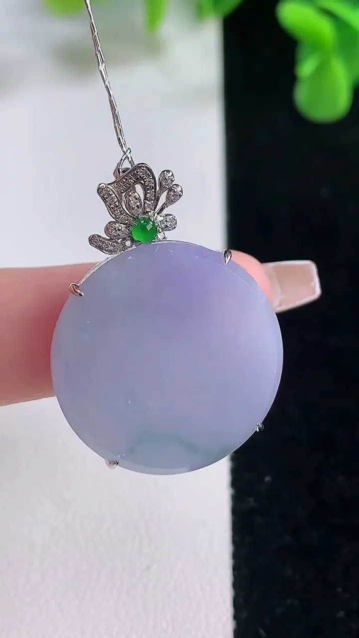 天然A货翡翠18K金紫罗兰无事牌吊坠，尺寸23.3-5.2，重量:5.51g
12月20日