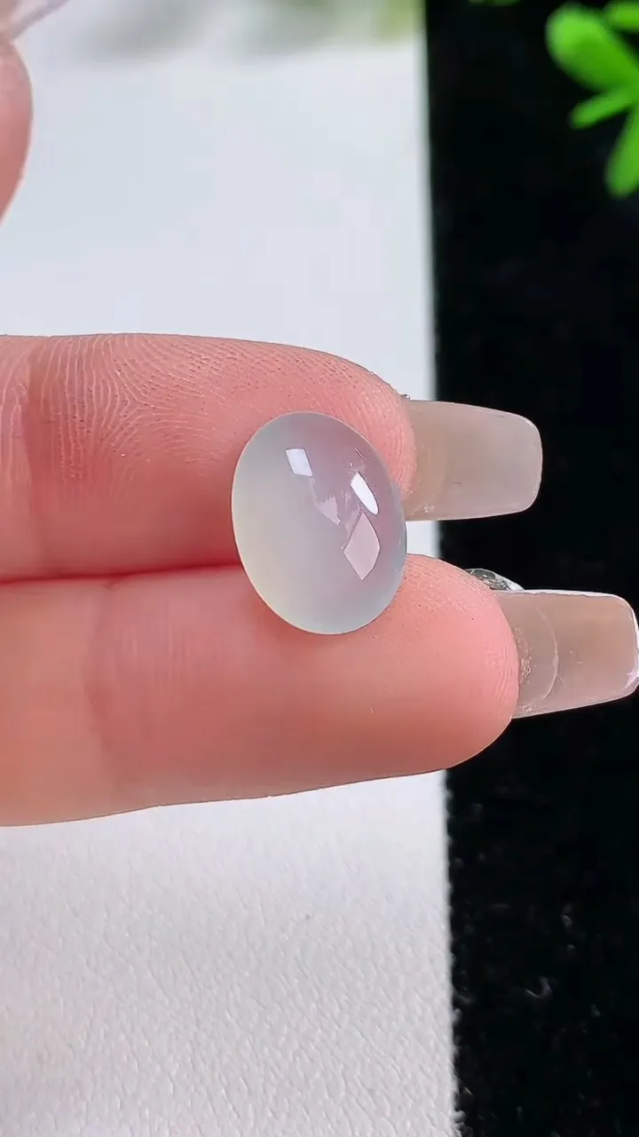 天然A货翡翠蛋面镶嵌件，尺寸13.4-9.8-4.5，重:0.95g
12月20日