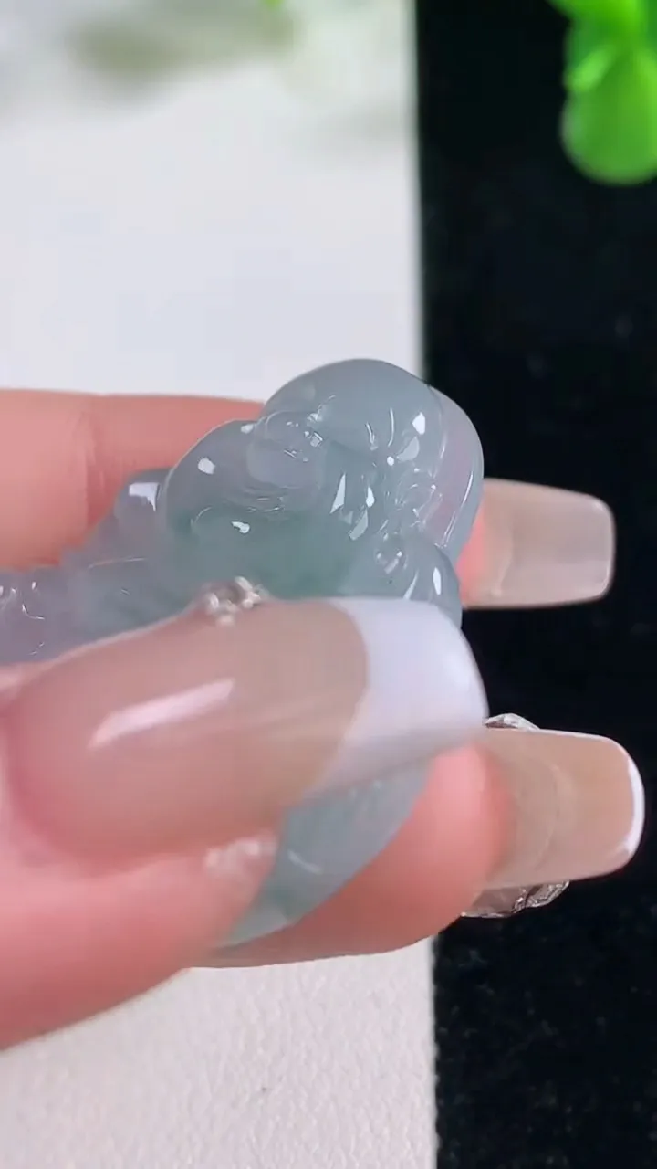 天然A货翡翠冰种飘花佛公吊坠，尺寸33.4-31.5-7.6，重量:11.94g
12月20日