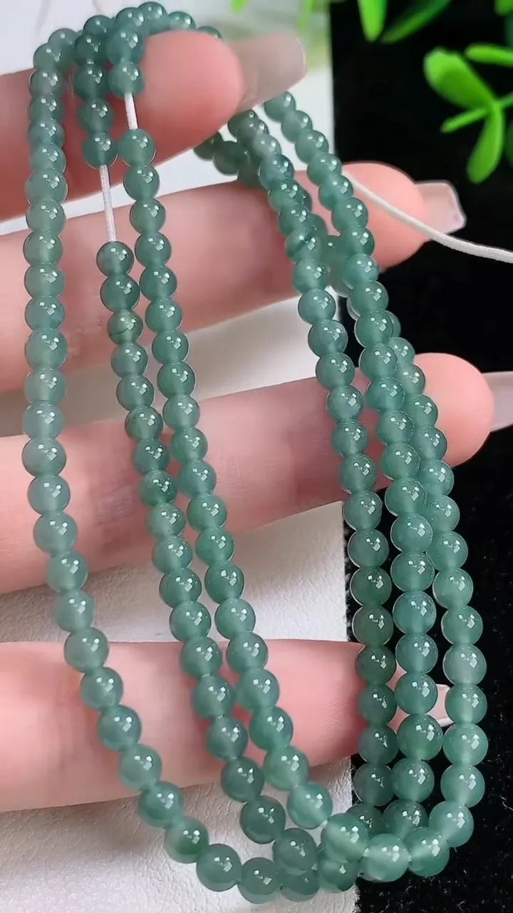 天然A货翡翠圆珠项链，尺寸4-164颗，重:18.97g
12月20日