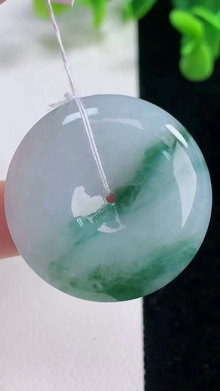 天然A货翡翠飘花平安扣吊坠，尺寸34.3-6.6，重量:17.16g
12月20日