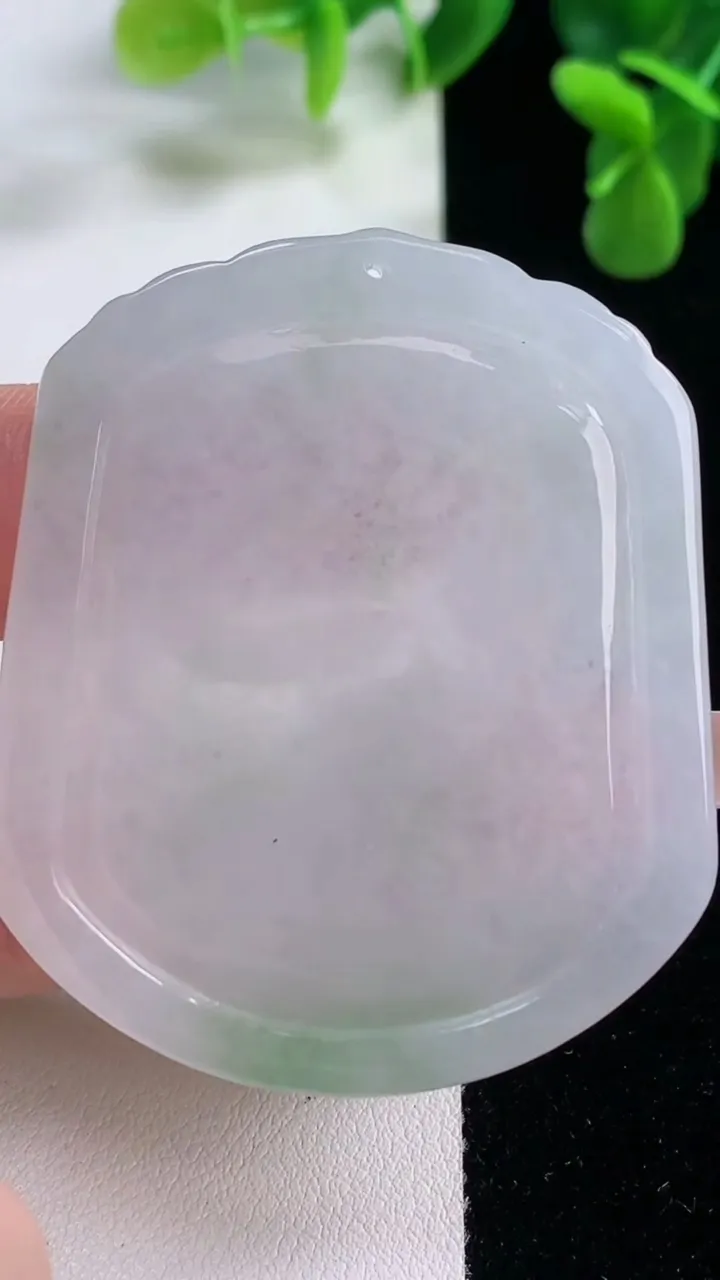 天然A货翡翠生肖鼠吊坠，尺寸53-45-5，重量:23.89g
12月20日