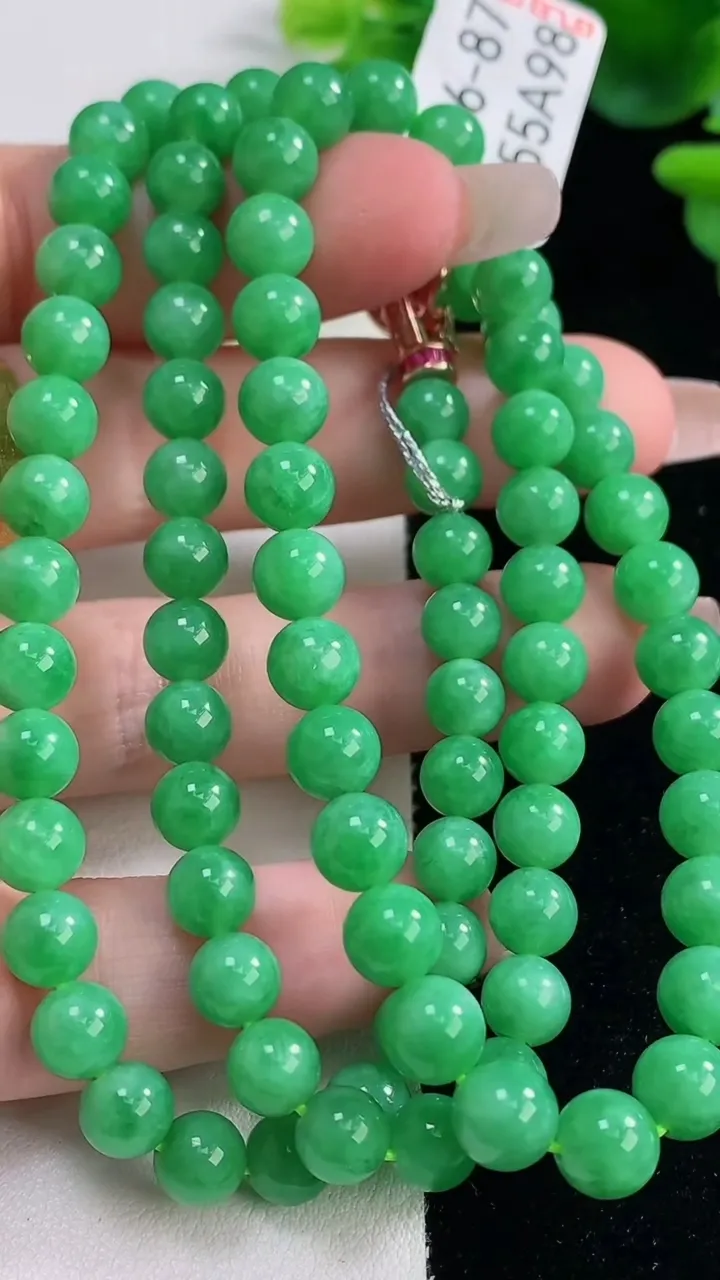 天然A货翡翠圆珠项链，尺寸6.5-87颗，重量:44.17g12月20日
工厂直销收藏佳品,种好水足