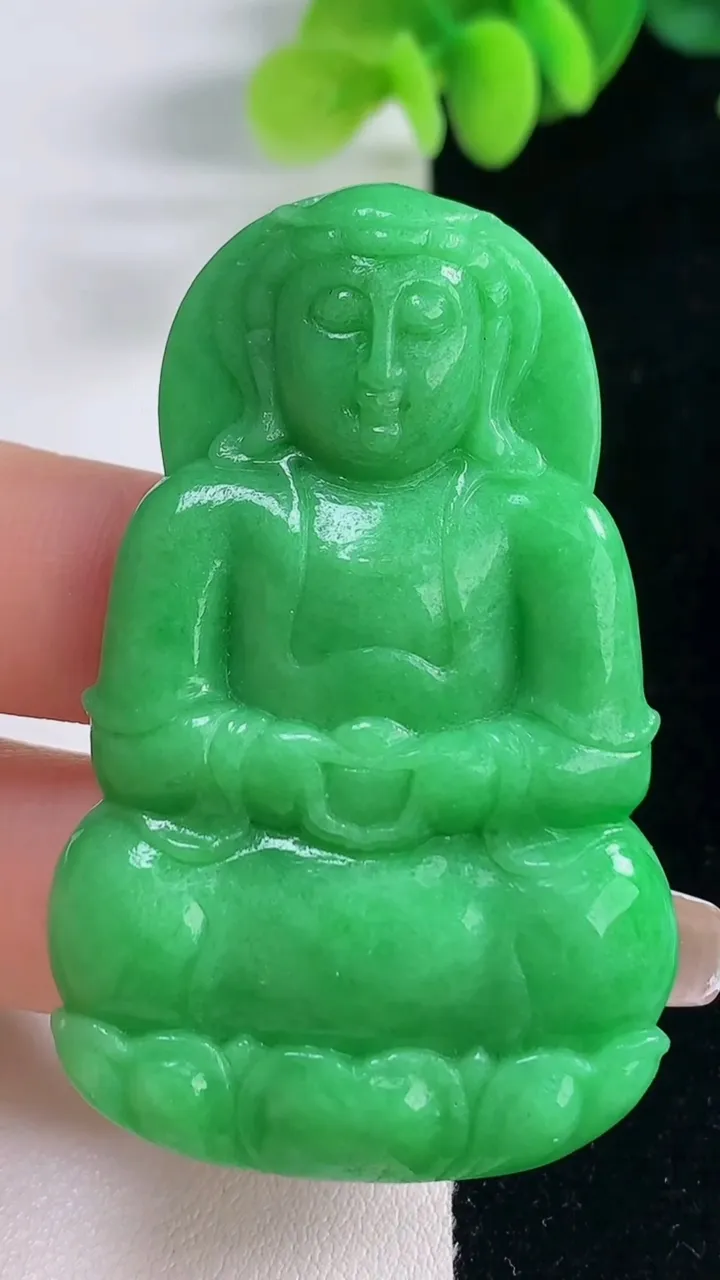 天然A货翡翠观音菩萨吊坠，尺寸55.7-35.3-6.5，重量:24.53g
12月20日