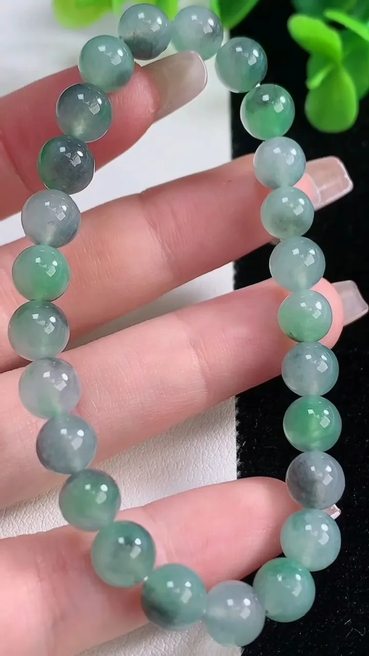 天然A货翡翠圆珠手串，尺寸7.4-25颗，重量:17.55g12月20日
工厂直销收藏佳品,种好水足