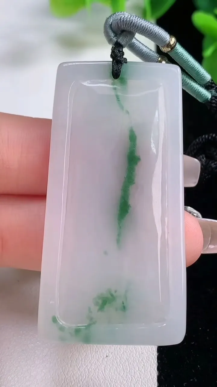 天然A货翡翠观音菩萨吊坠，尺寸54.6-28-5，重量:17.68g
12月20日