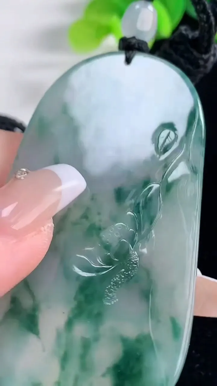 天然A货翡翠种飘花普贤菩萨吊坠，尺寸70.2-37.5-5.6，重量:39.49g
12月20日