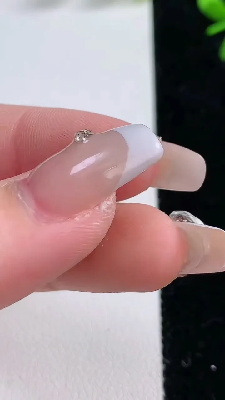 天然A货翡翠蛋面镶嵌件，尺寸11-7.5-4.8，重:0.64g
12月20日