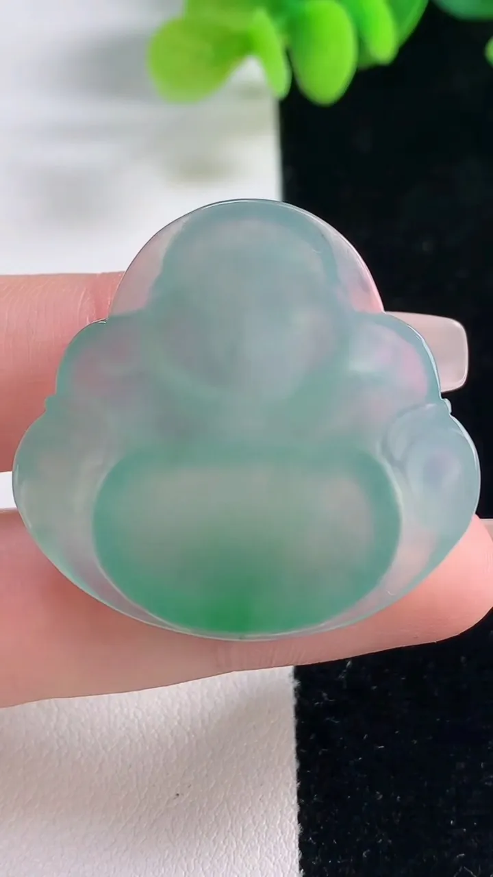 天然A货翡翠佛公镶嵌件，尺寸33.4-35.5-6.4，重量:12.08g
12月20日