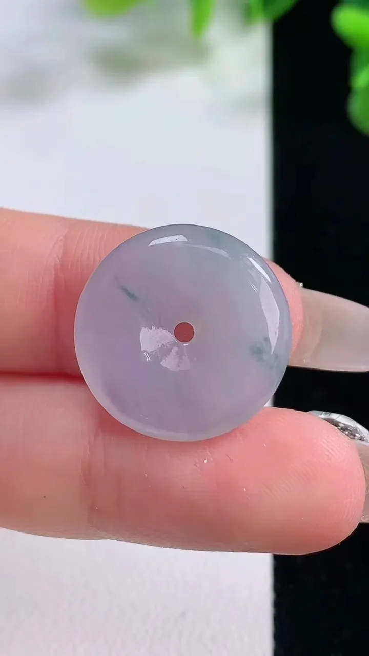 天然A货翡翠冰种紫罗兰飘花平安扣吊坠，尺寸19.3-3.8，重量:3.25g
12月20日