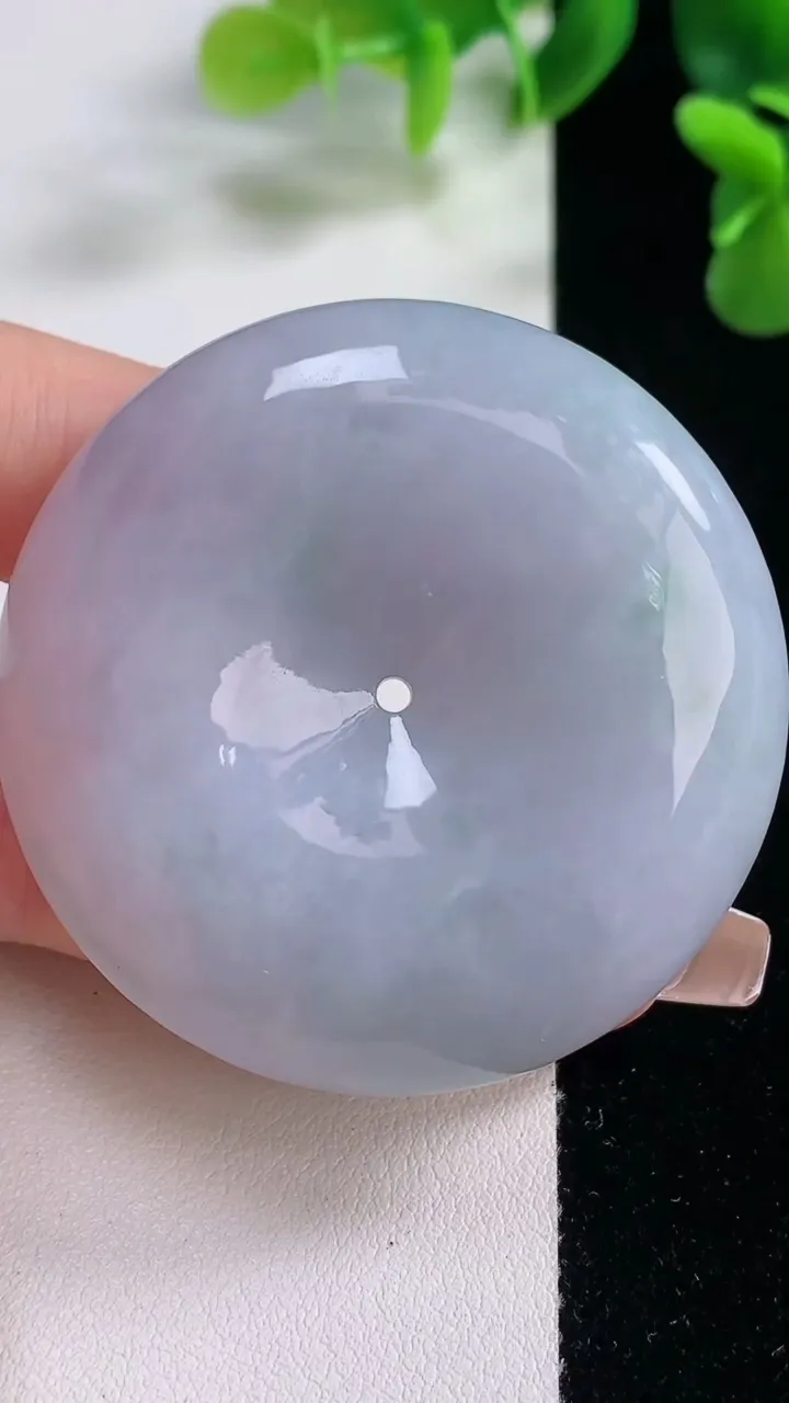 天然A货翡翠紫罗兰平安扣吊坠，尺寸49.3-12.3，重量:62.04g
12月20日