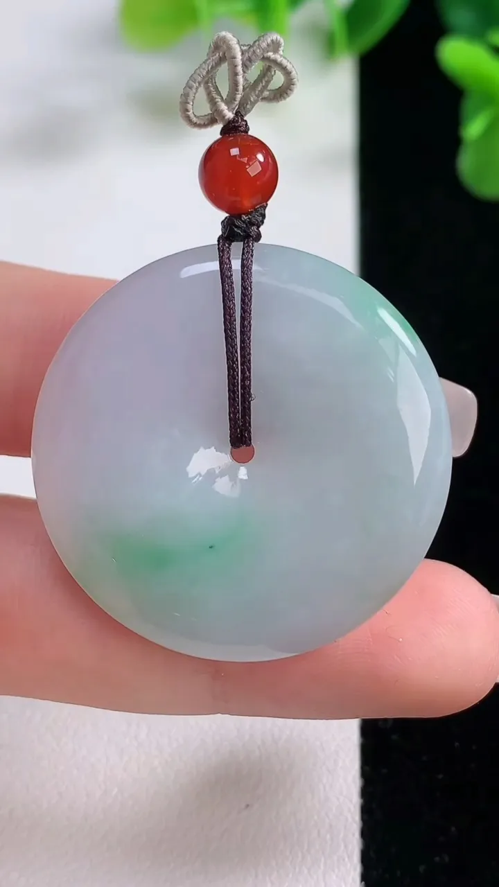 天然A货翡翠平安扣吊坠，尺寸33-5.5，重量:13.03g
12月20日