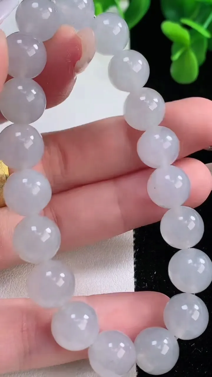 天然A货翡翠圆珠手串，尺寸10-19颗，重量:33.35g12月20日
工厂直销收藏佳品,种好水足，