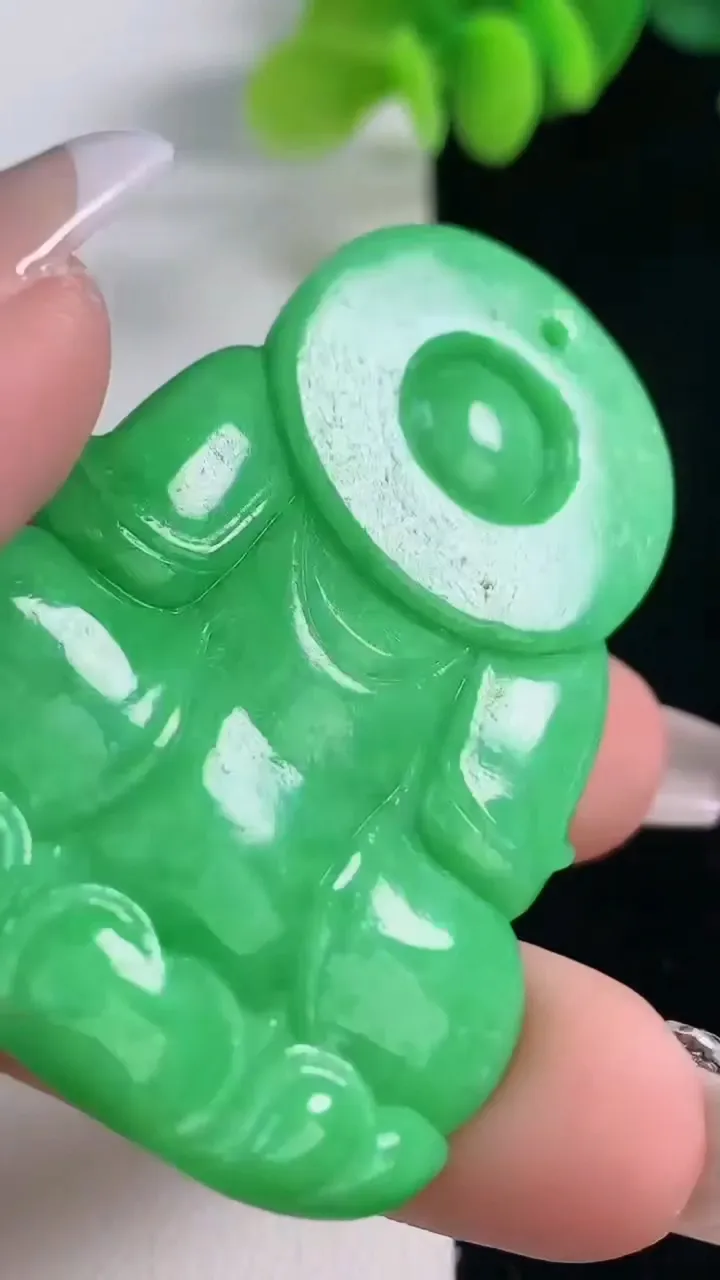 天然A货翡翠观音菩萨吊坠，尺寸55.7-35.3-6.5，重量:24.53g
12月20日