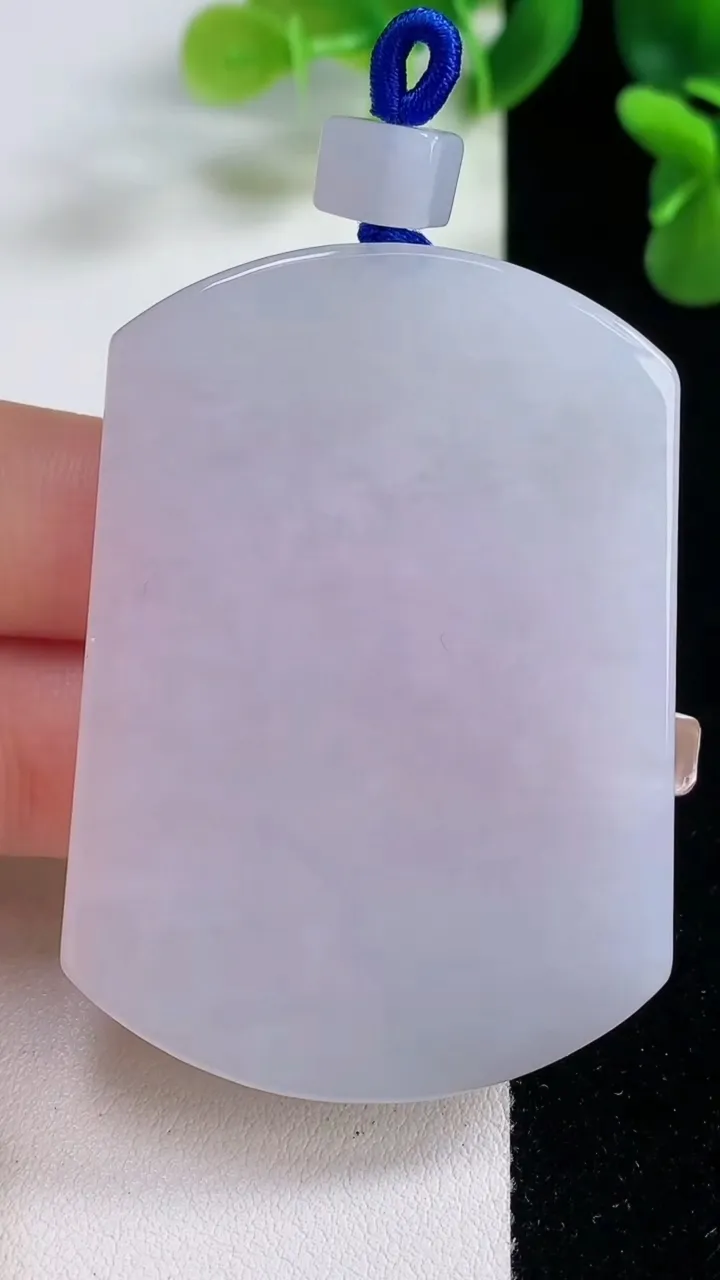 天然A货翡翠紫罗兰无事牌吊坠，尺寸57-40.8-5.6，重量:39.89g
12月20日