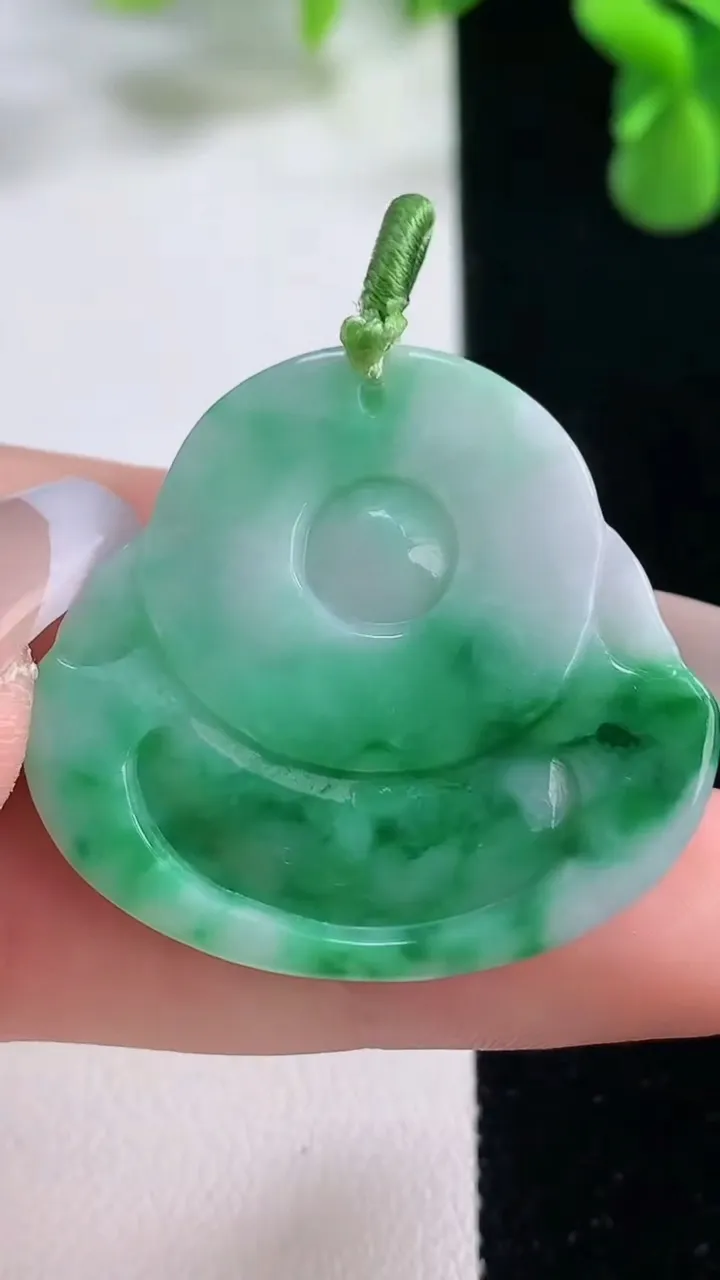 天然A货翡翠佛公吊坠，尺寸32-35-5.5，重量:10.40g
12月20日