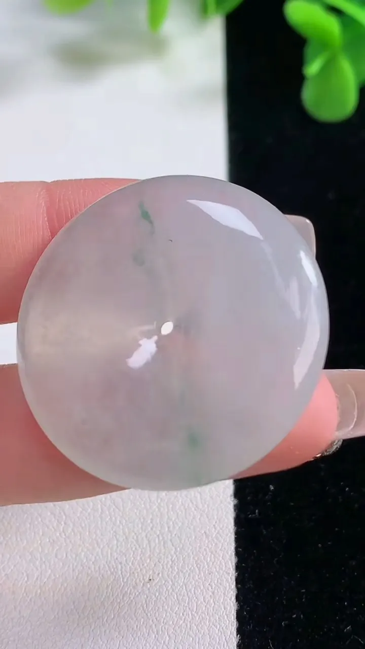 天然A货翡翠冰种飘花平安扣吊坠，尺寸33.2-6，重量:14.23g
12月20日