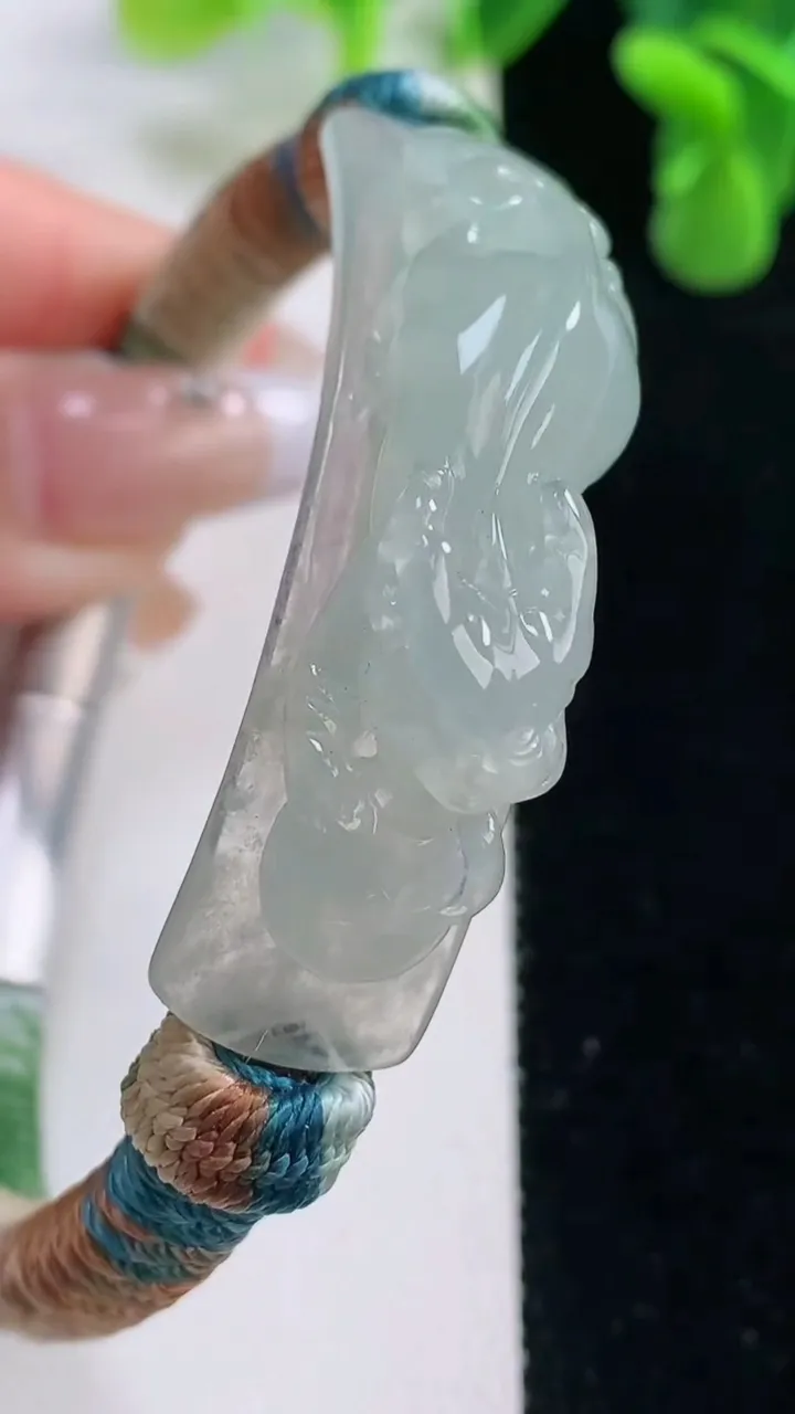 天然A货翡翠貔貅手绳，尺寸45-12.7-11.5，重量:22.79g
12月20日